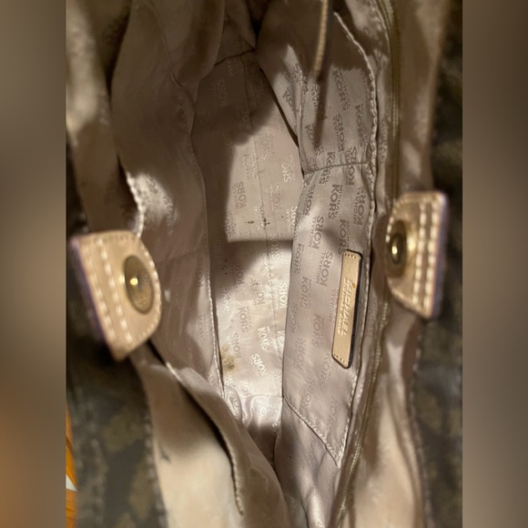 Michael Kors Signature Tote with chain handles - Picture 5 of 10